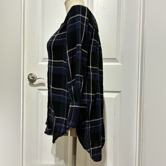 Massimo Dutti Elegant Plaid Women's Blouse - Navy and black - Picture 4 of 9